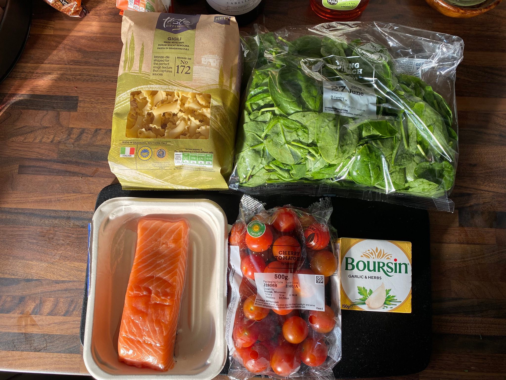 The Easiest Creamy Salmon Pasta